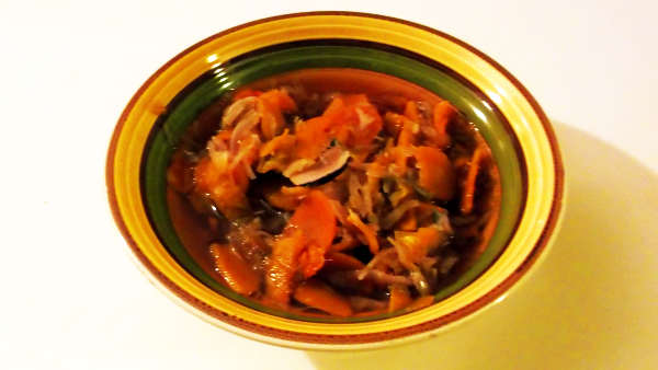 piatto di zuppa di verdura